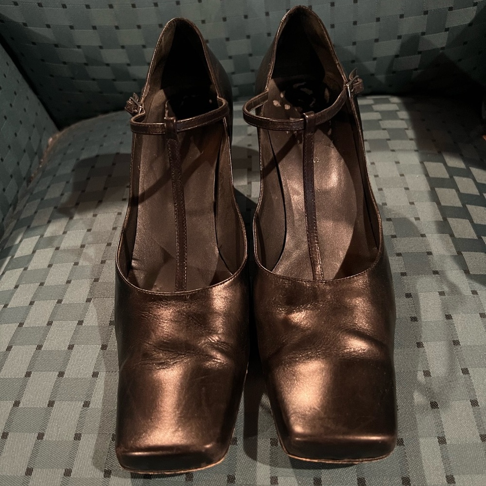 Black leather Banana Republic square toe mary jane’s 3” heel 9 1/2
